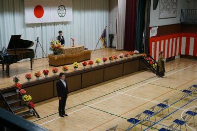 子供達が入場します